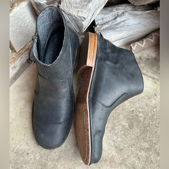 Olukai KAONA II black matte leather bootie’s w/ side zip Sz-7.5.  F - Picture 2 of 13